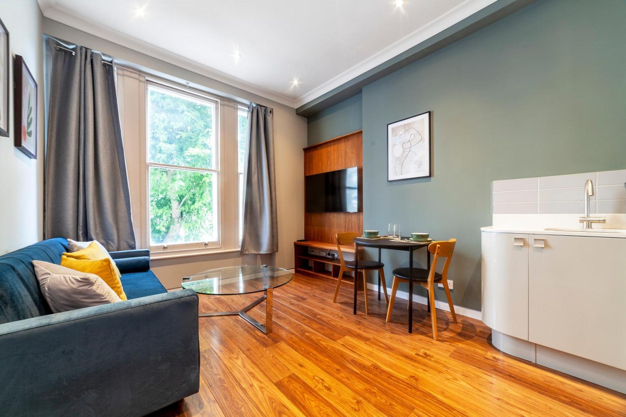 Bright & Modern 1bdr Flat Near Lakeside Road Apartament