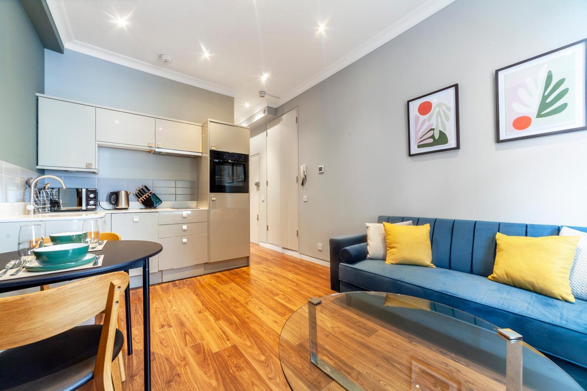 Bright & Modern 1bdr Flat Near Lakeside Road Apartament Londra
