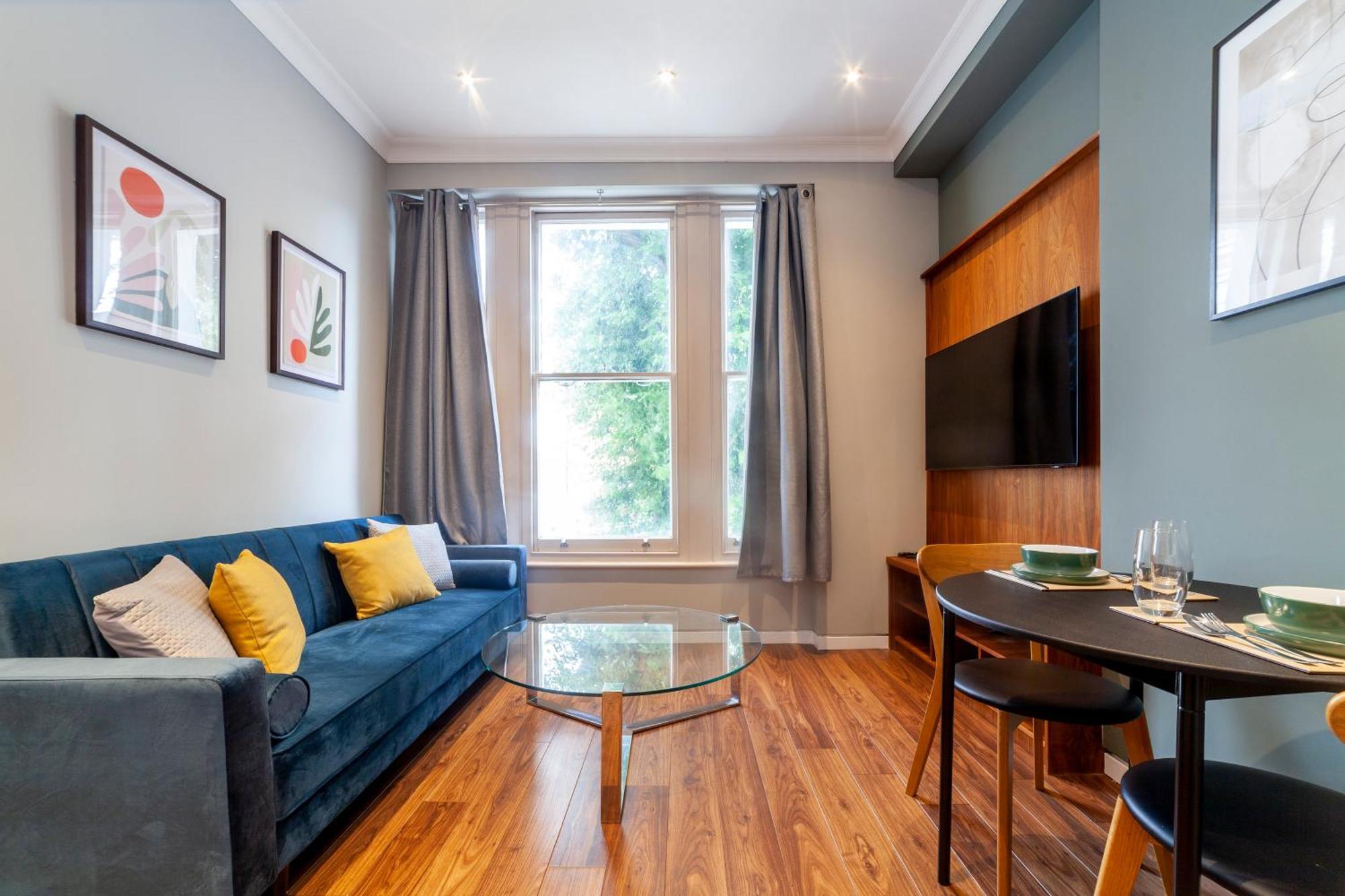 Apartament Bright & Modern 1bdr Flat Near Lakeside Road