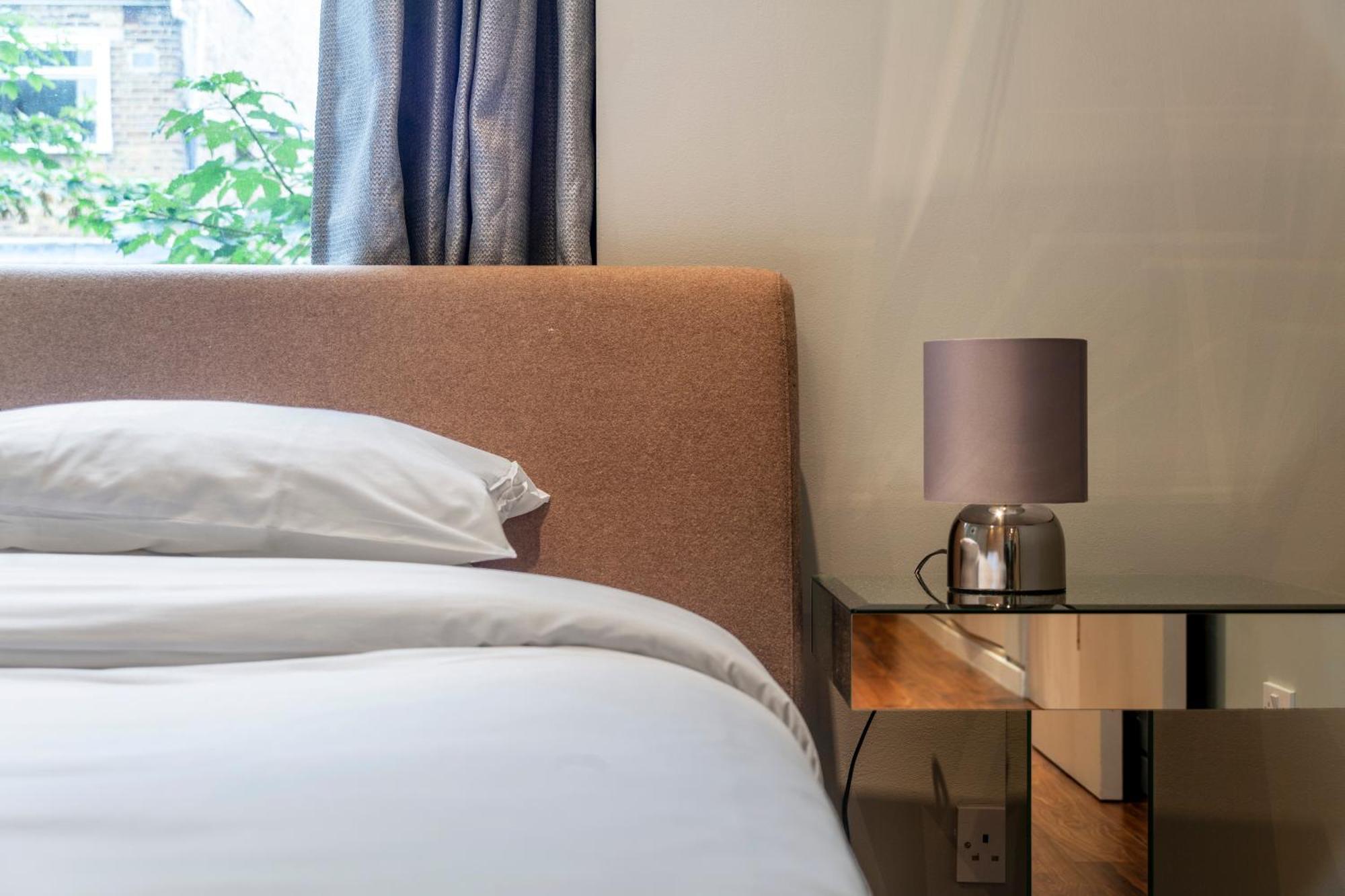 Apartament Bright & Modern 1bdr Flat Near Lakeside Road *