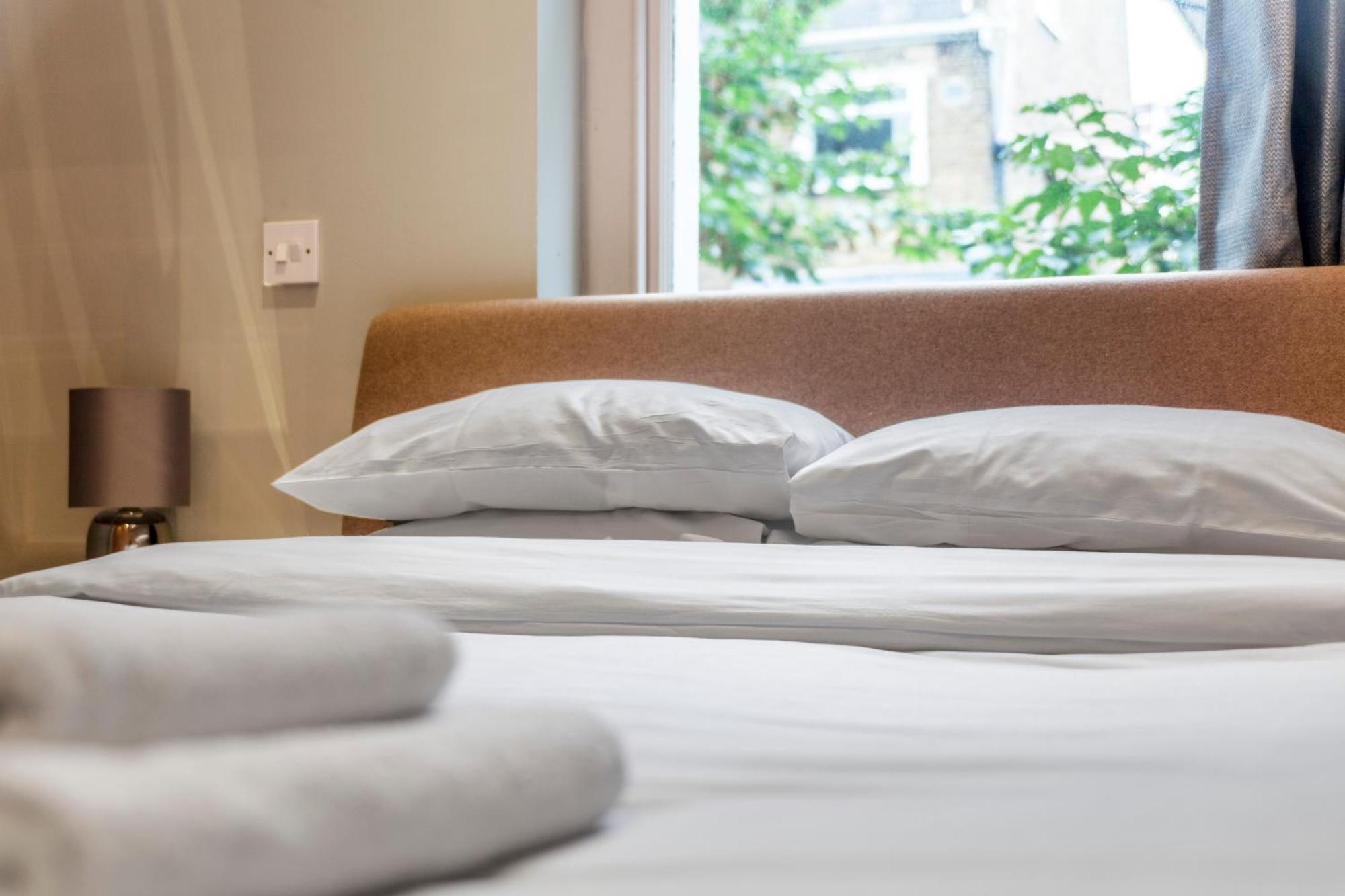 Bright & Modern 1bdr Flat Near Lakeside Road Apartament Londra
